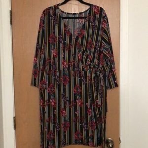 ⬇️$20 Massini plus size wrap dress.